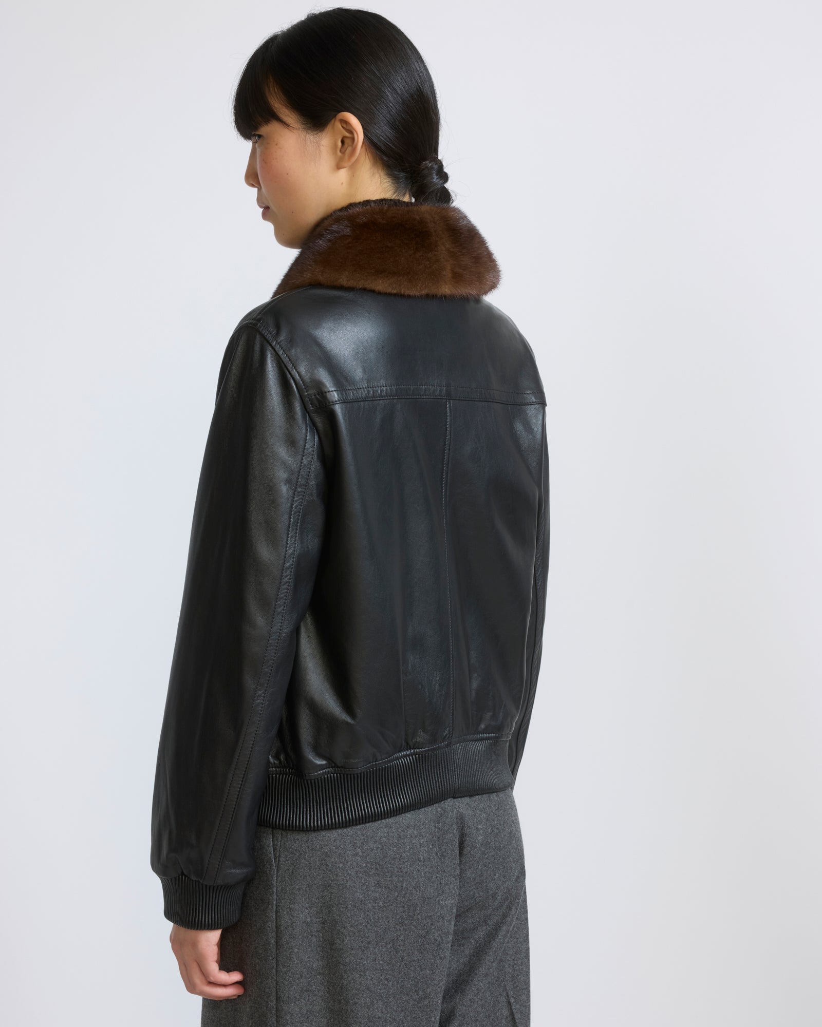 Veste bomber en cuir d'agneau avec col amovible en fourrure de vison