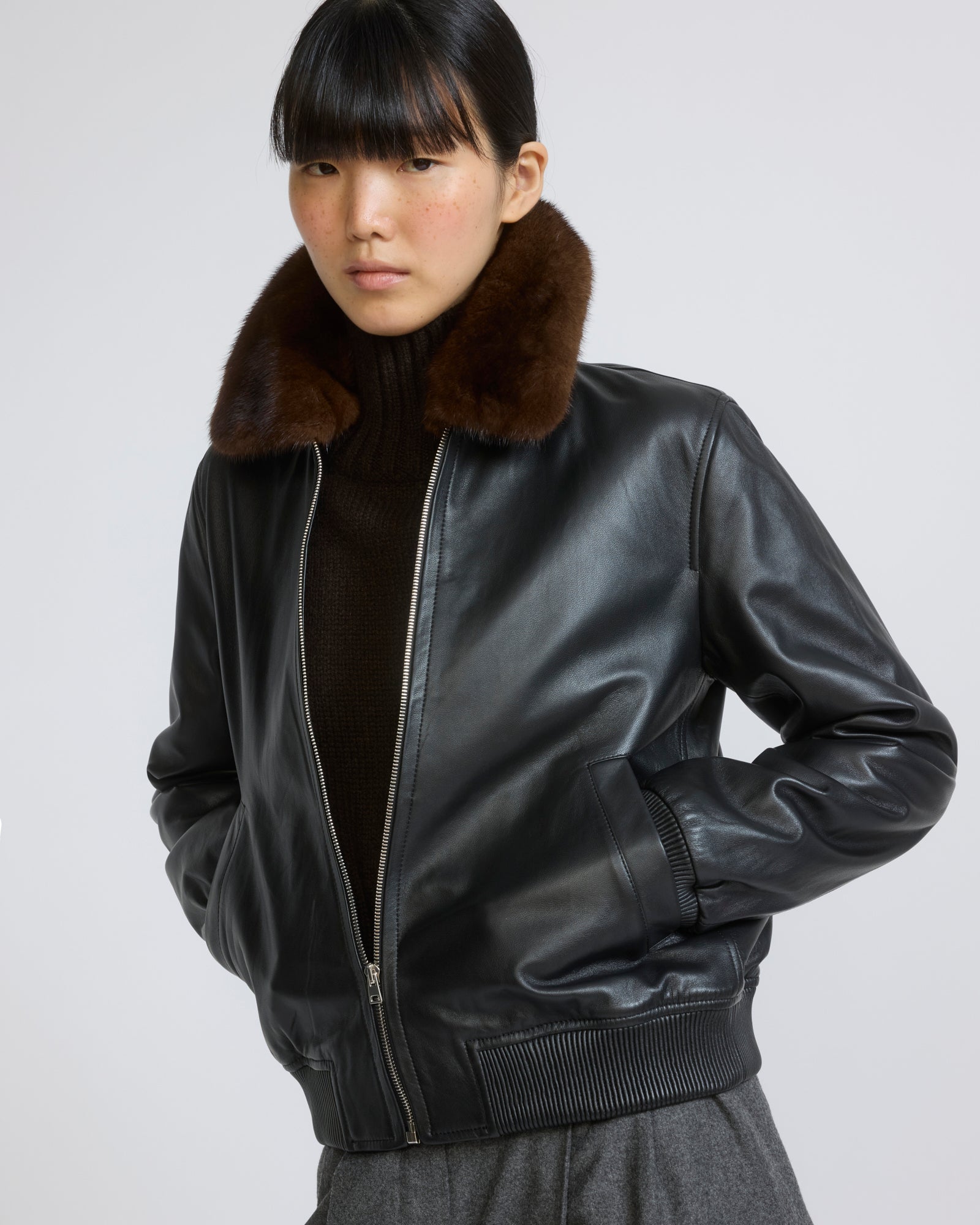 Veste bomber en cuir d'agneau avec col amovible en fourrure de vison