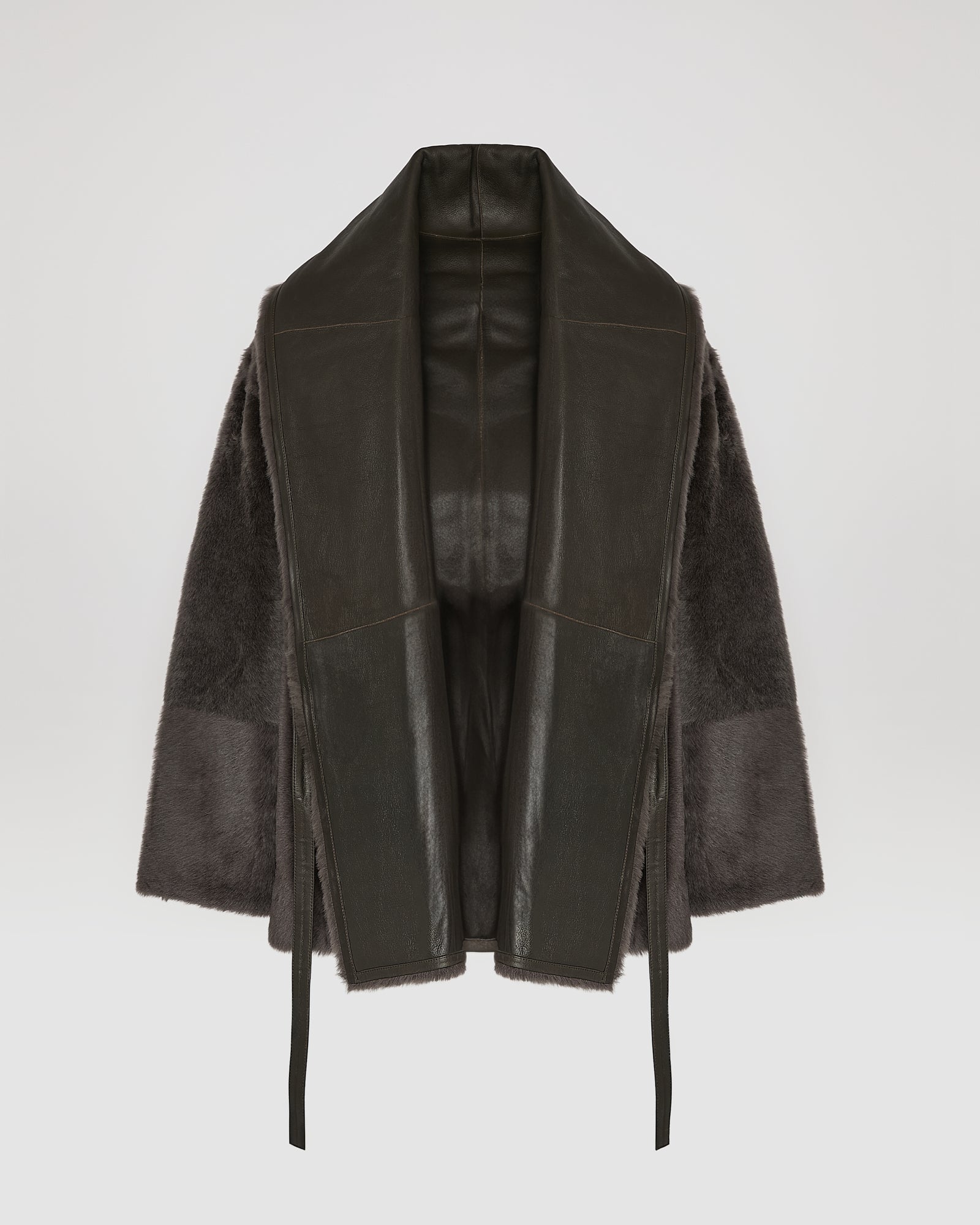Veste longue drapée en peau lainée d'agneau -Yves Salomon