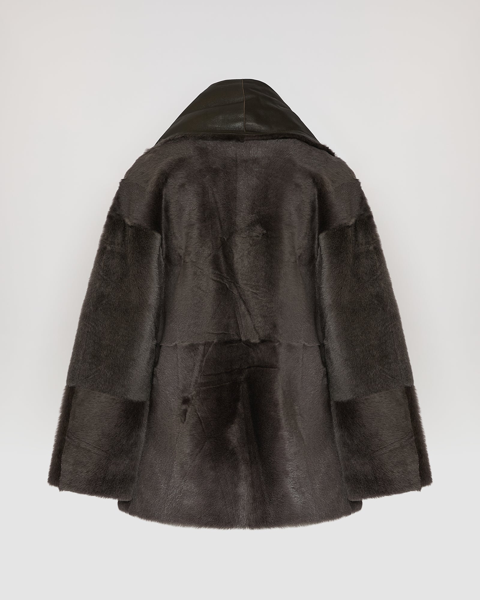 Veste longue drapée en peau lainée d'agneau -Yves Salomon
