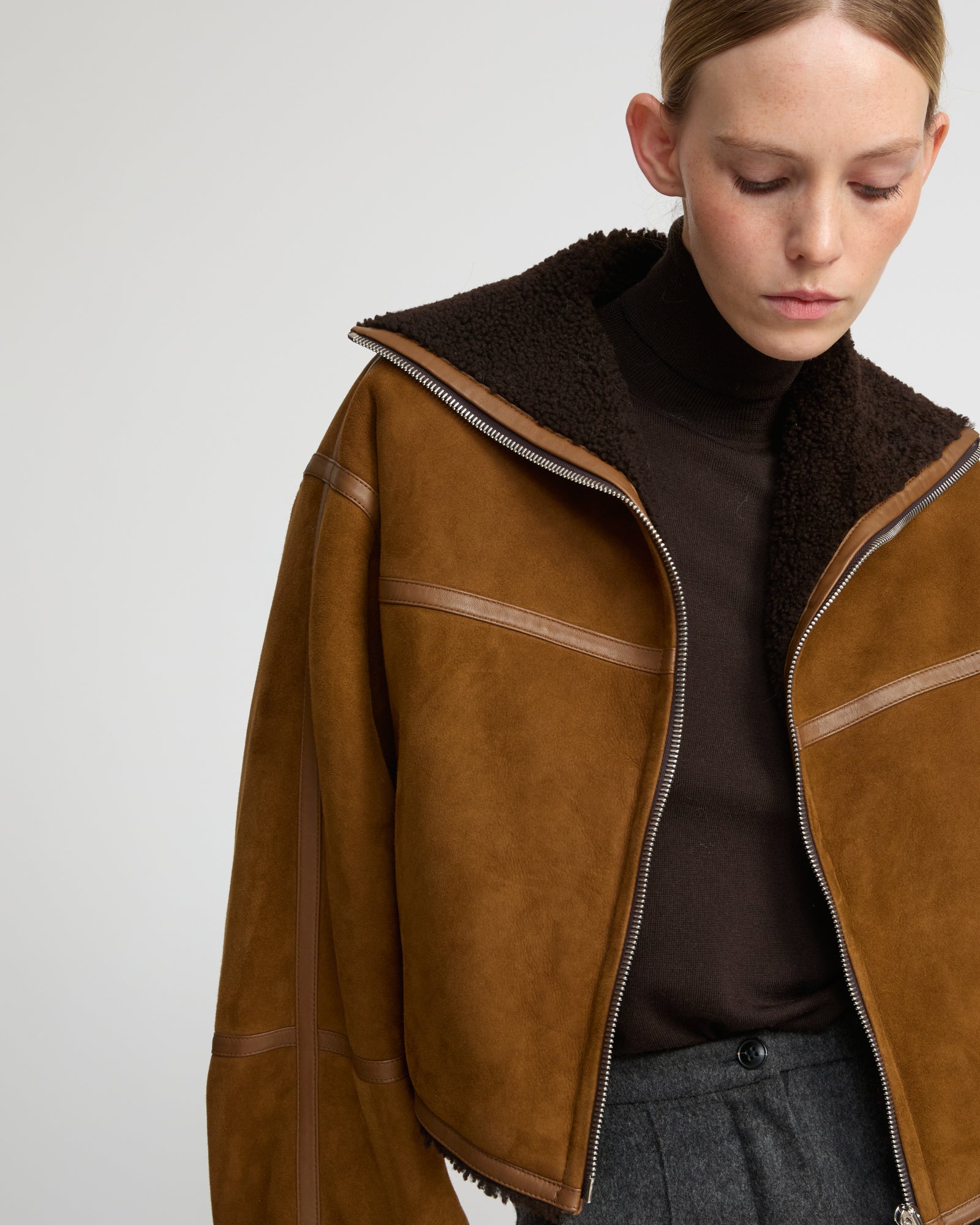 Veste croppée en agneau Mérinos suède -Yves Salomon