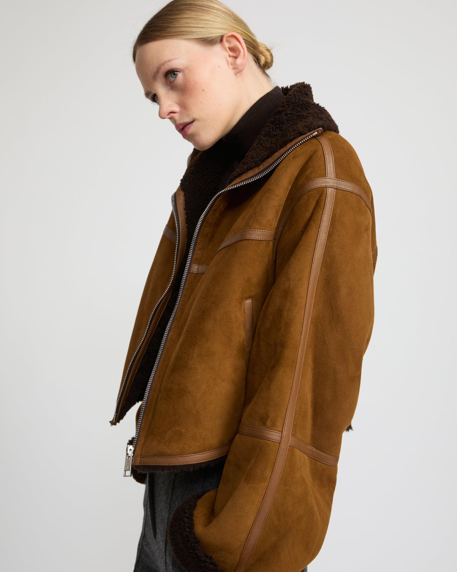 Veste croppée en agneau Mérinos suède -Yves Salomon