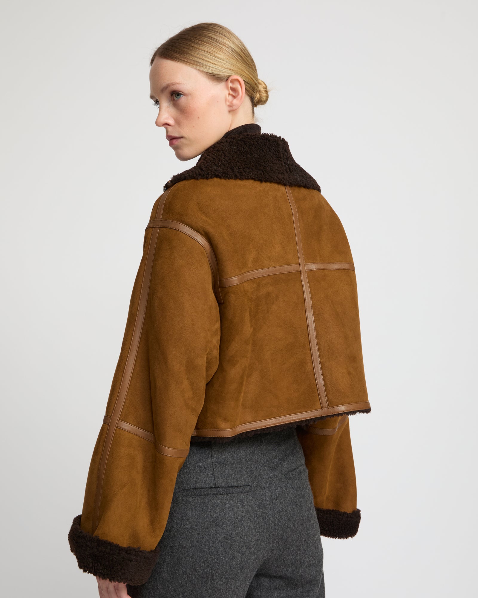 Veste croppée en agneau Mérinos suède -Yves Salomon