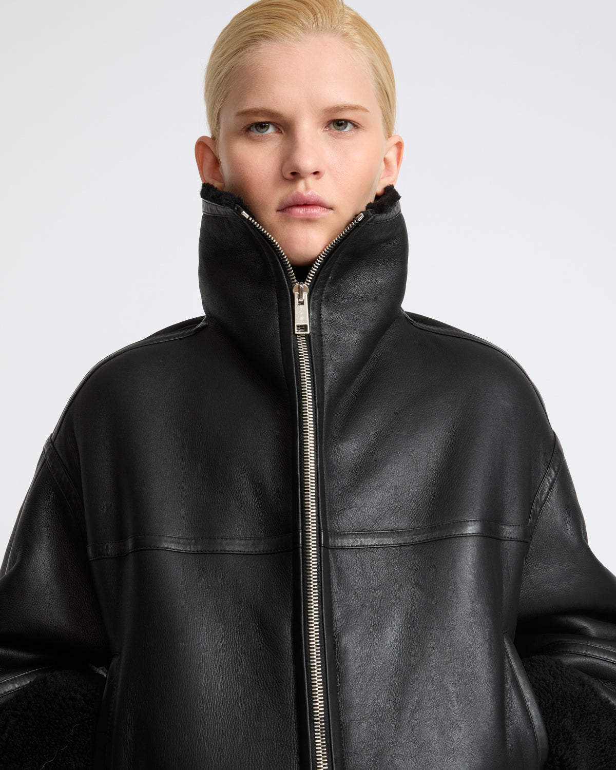 Veste courte en agneau Mérinos suède- Yves Salomon - Nouvelle collection Automne Hiver