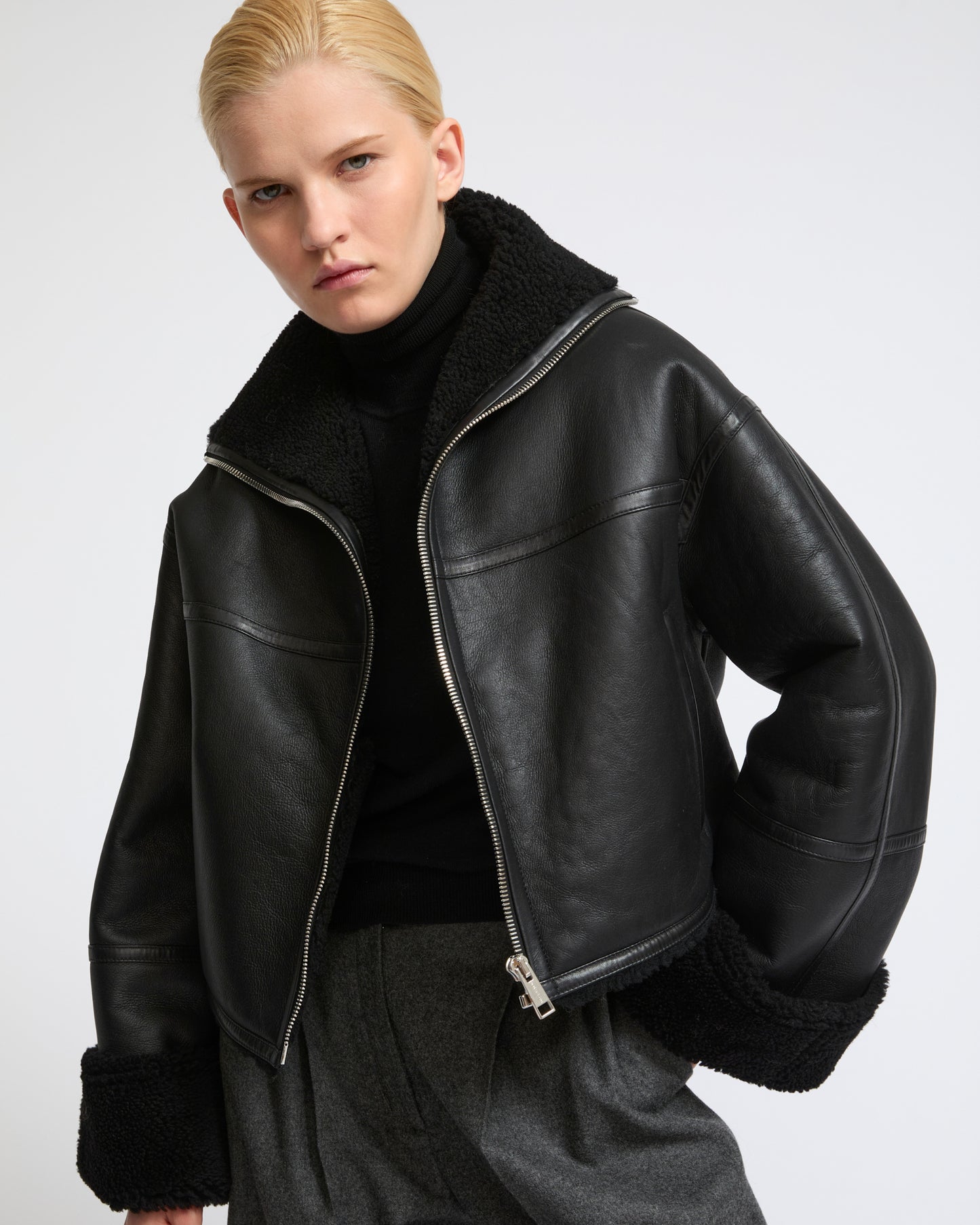 Veste courte en agneau Mérinos suède- Yves Salomon - Nouvelle collection Automne Hiver
