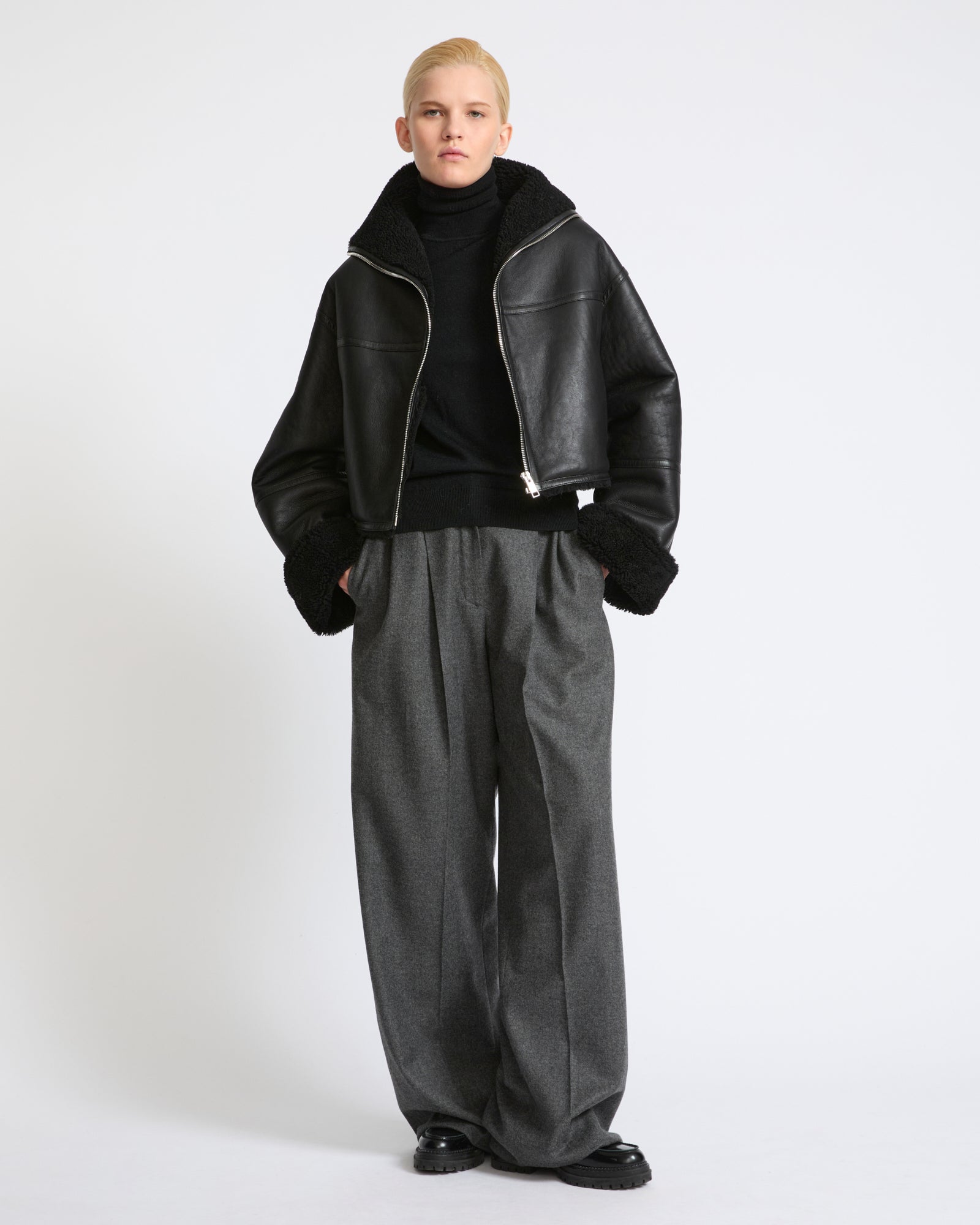 Veste courte en agneau Mérinos suède- Yves Salomon - Nouvelle collection Automne Hiver
