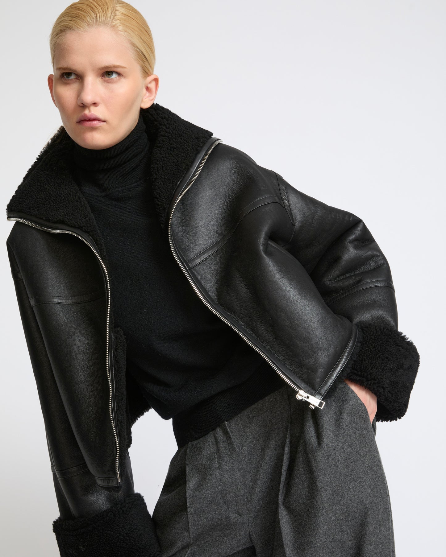 Veste courte en agneau Mérinos suède- Yves Salomon - Nouvelle collection Automne Hiver