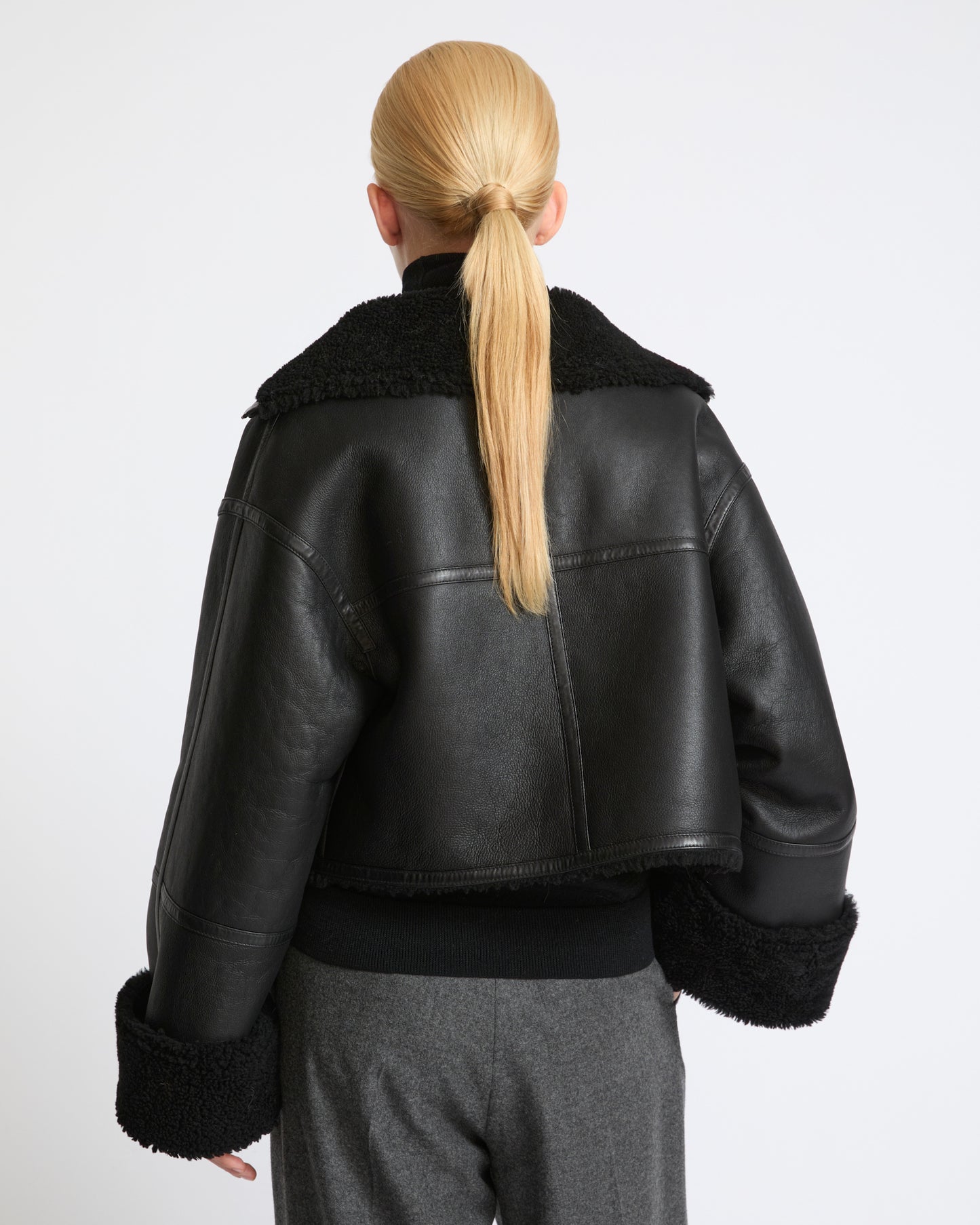 Veste courte en agneau Mérinos suède- Yves Salomon - Nouvelle collection Automne Hiver