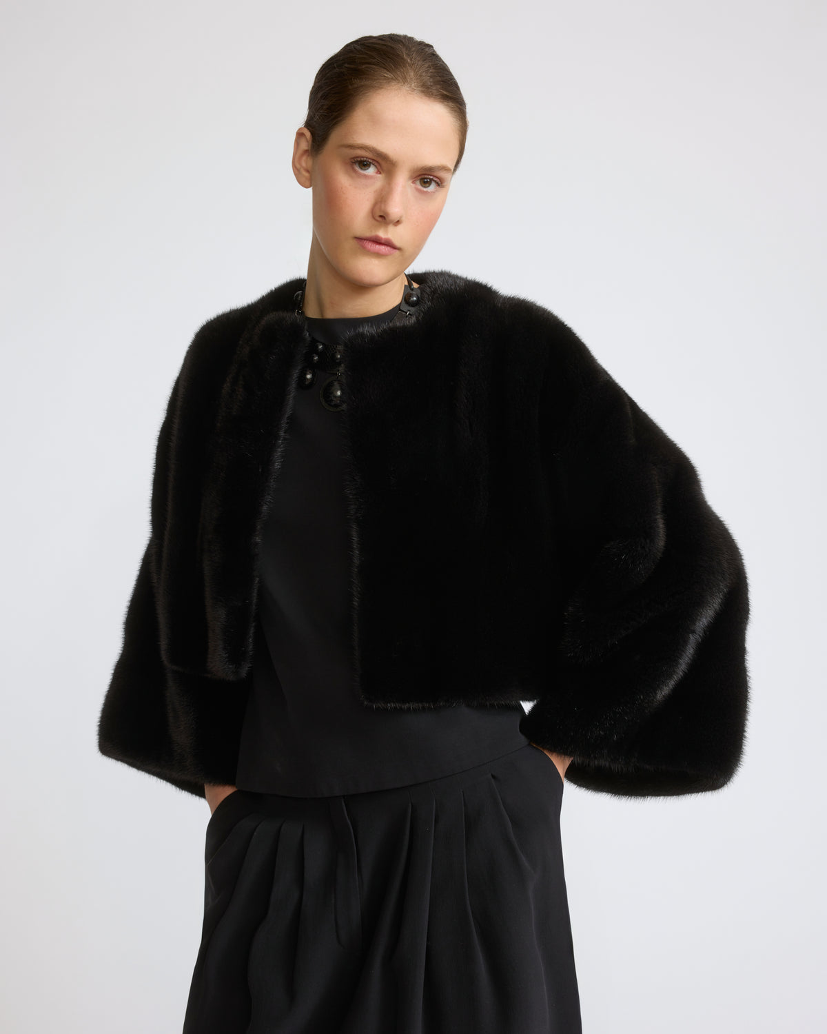 Cape courte en fourrure de vison long poil - Yves Salomon - Nouvelle collection Automne Hiver