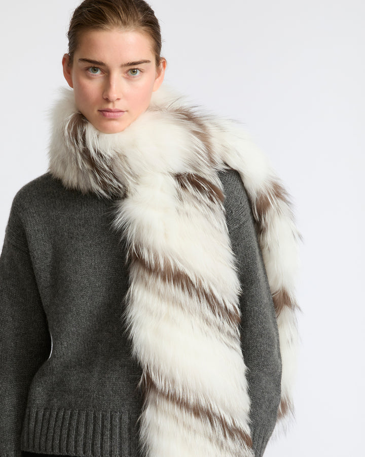 Écharpe en fourrure de renard galonnée- Yves Salomon - Nouvelle collection Automne Hiver