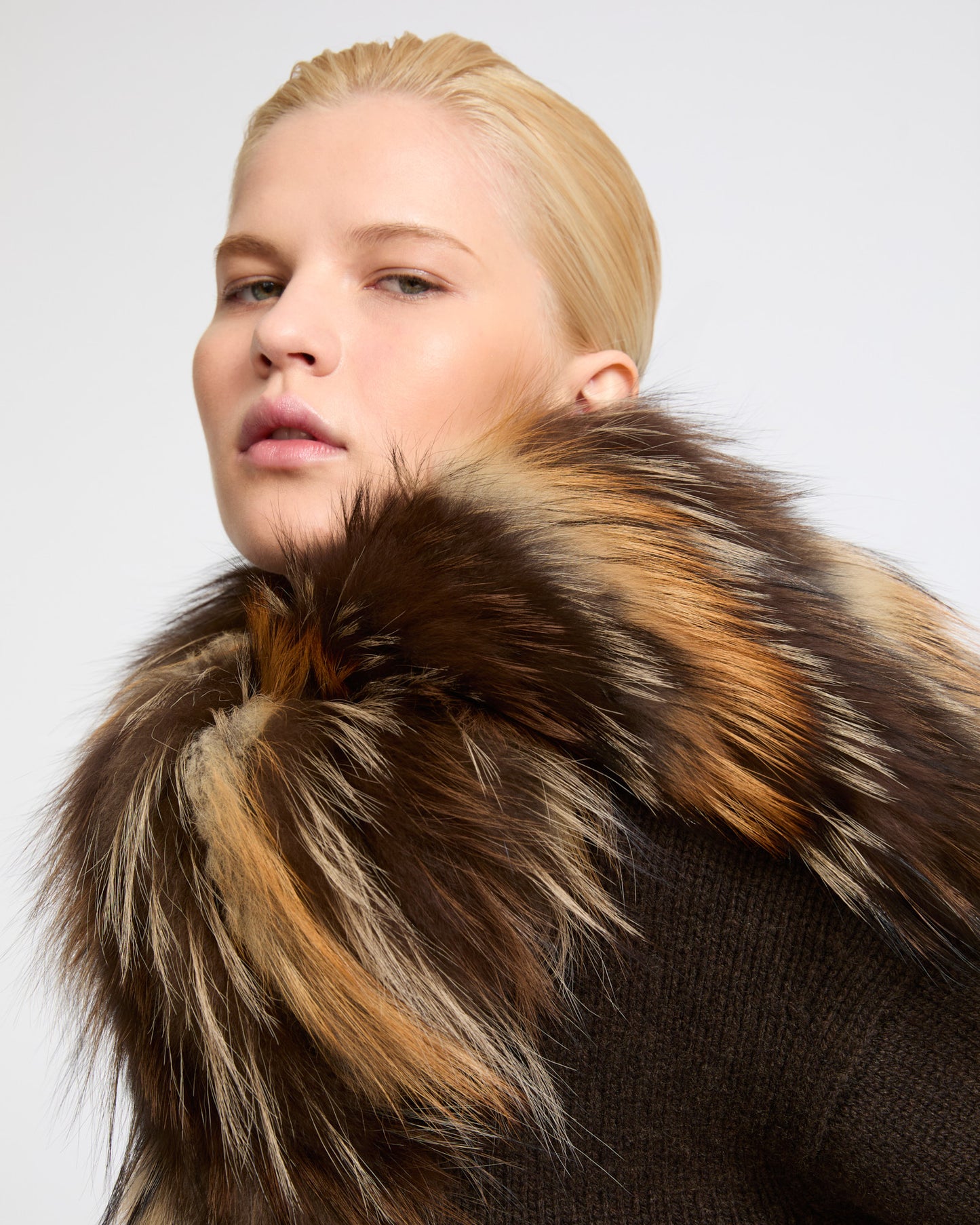 Écharpe en fourrure de renard galonnée- Yves Salomon - Nouvelle collection Automne Hiver
