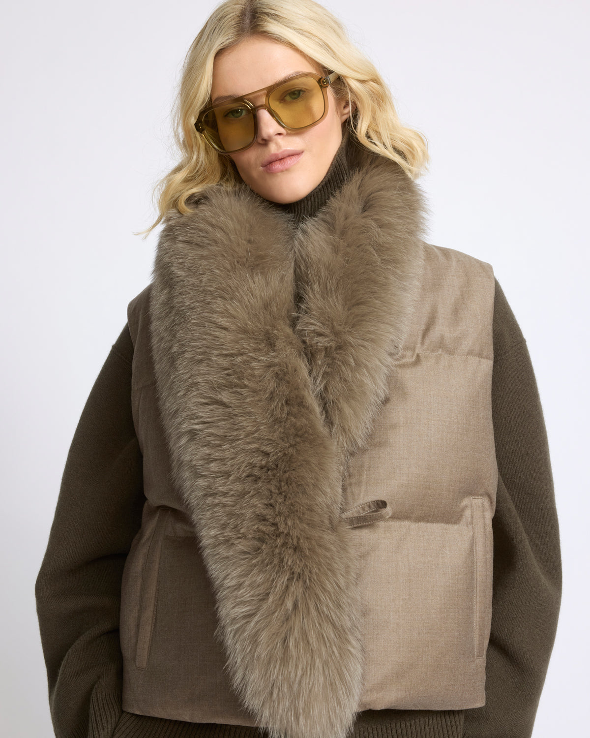 Gilet sans manches en flanelle et col amovible en fourrure de renard - Yves Salomon - Nouvelle collection Automne Hiver