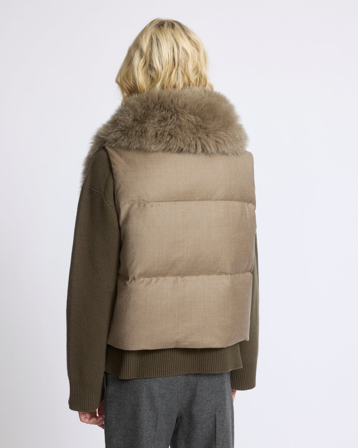 Gilet sans manches en flanelle et col amovible en fourrure de renard - Yves Salomon - Nouvelle collection Automne Hiver