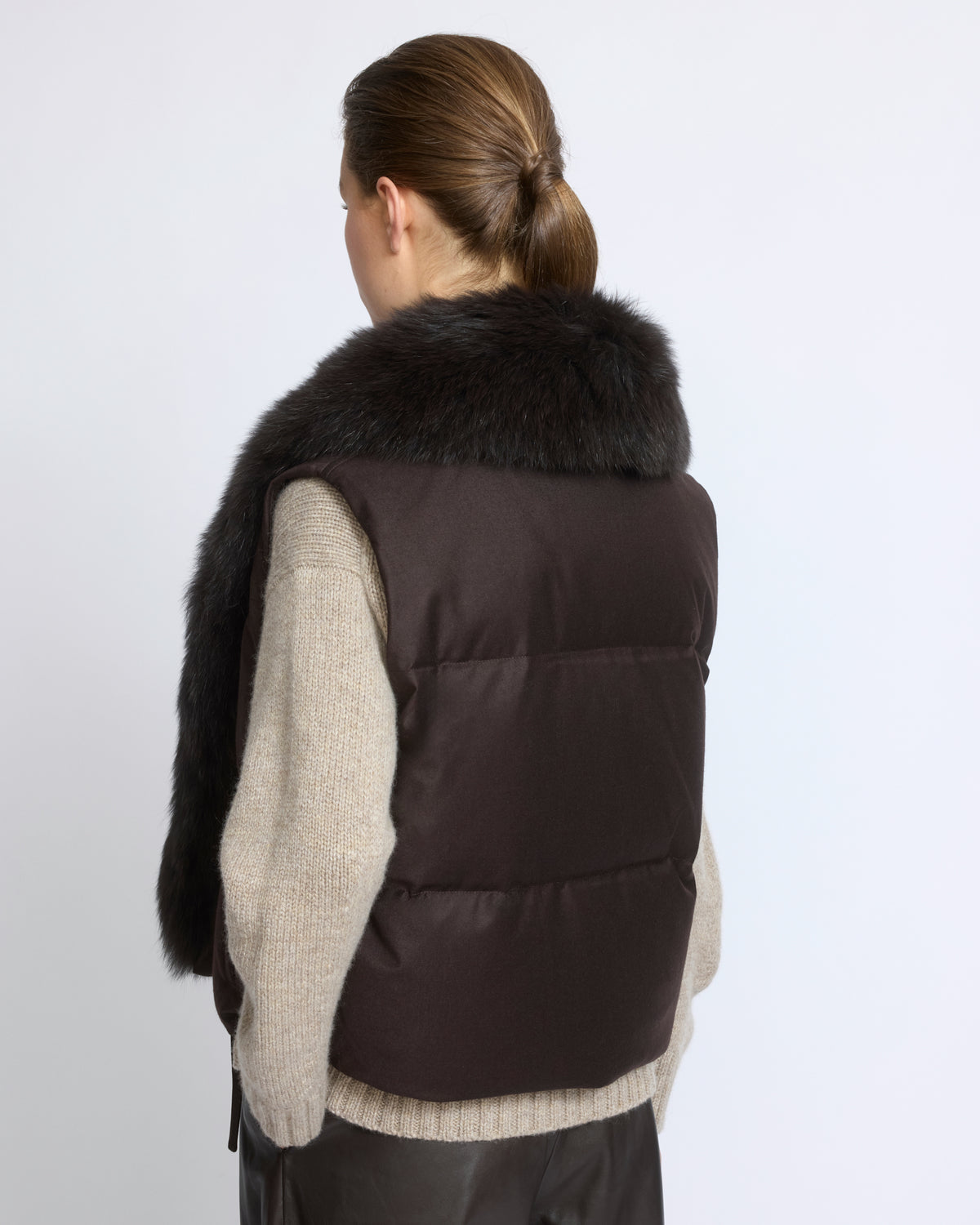Gilet sans manches en flanelle et col amovible en fourrure de renard - Yves Salomon - Nouvelle collection Automne Hiver