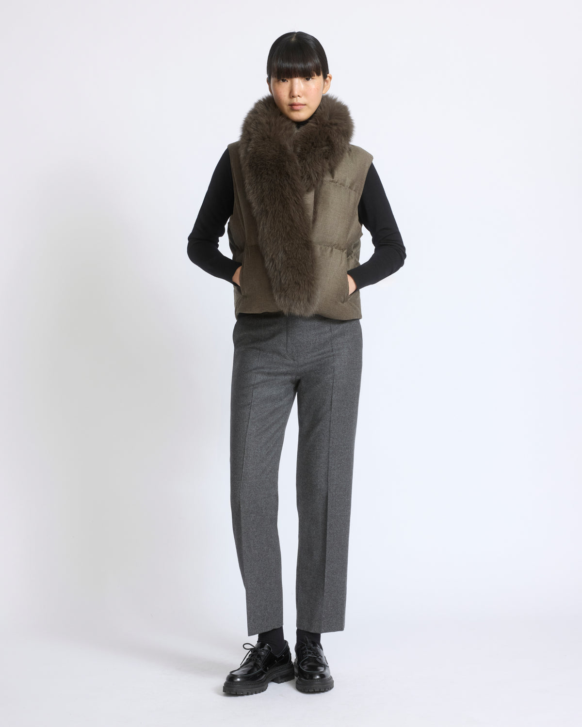 Gilet sans manches en flanelle et col amovible en fourrure de renard - Yves Salomon - Nouvelle collection Automne Hiver