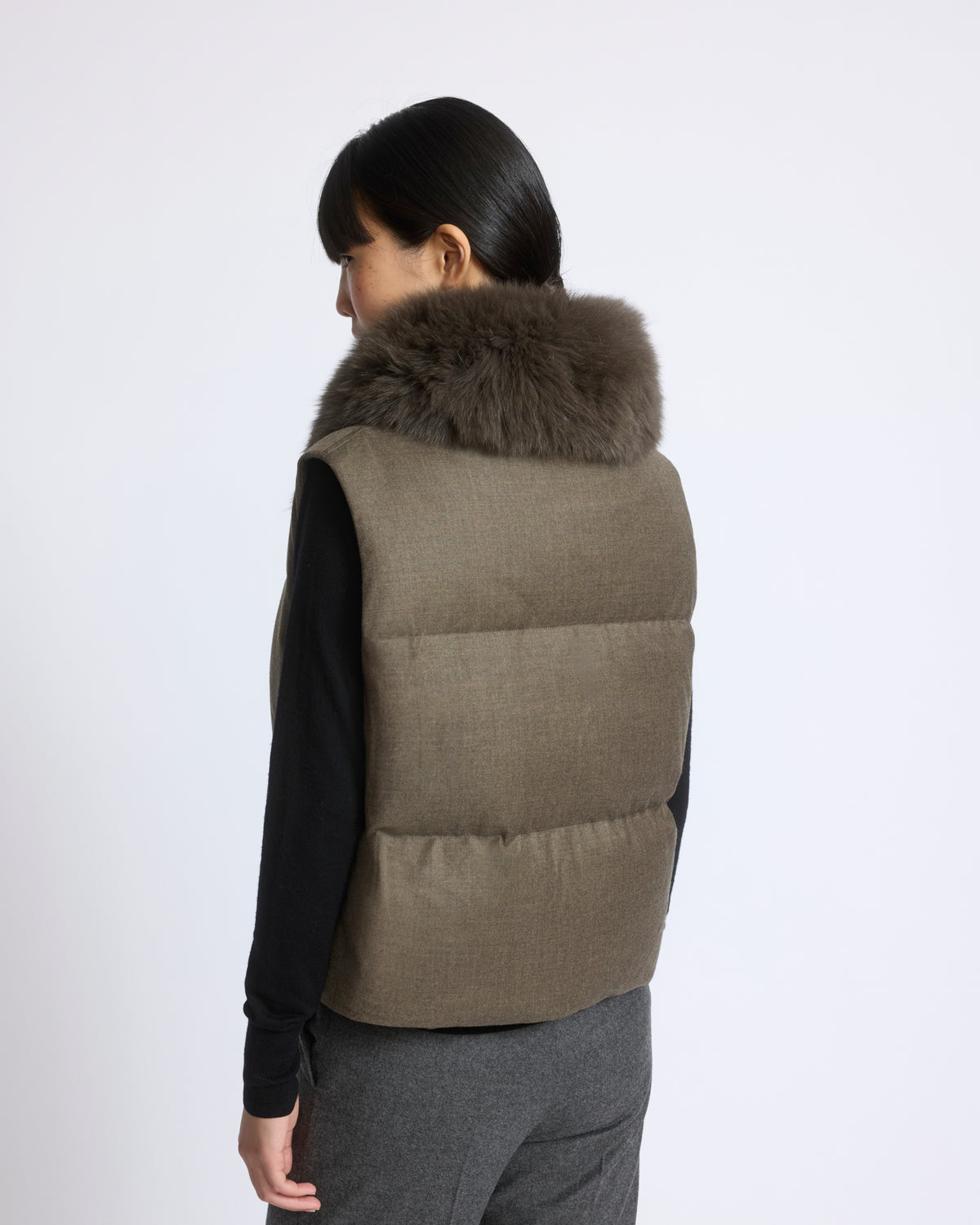 Gilet sans manches en flanelle et col amovible en fourrure de renard - Yves Salomon - Nouvelle collection Automne Hiver