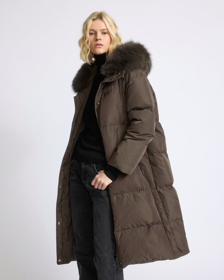 Doudoune longue en tissu technique imperméable avec fourrure de renard - Yves Salomon - Nouvelle collection Automne Hiver
