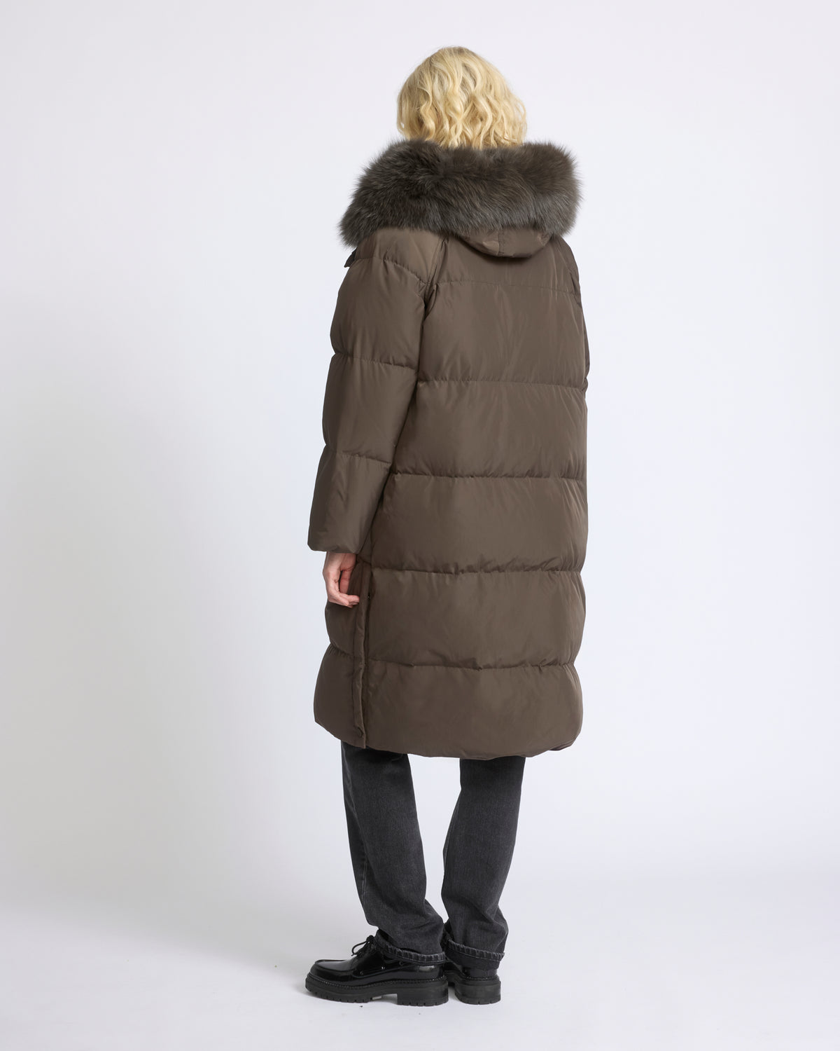 Doudoune longue en tissu technique imperméable avec fourrure de renard - Yves Salomon - Nouvelle collection Automne Hiver
