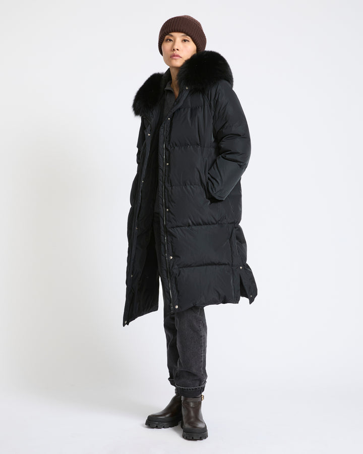 Doudoune longue en tissu technique imperméable avec fourrure de renard- Yves Salomon - Nouvelle collection Automne Hiver