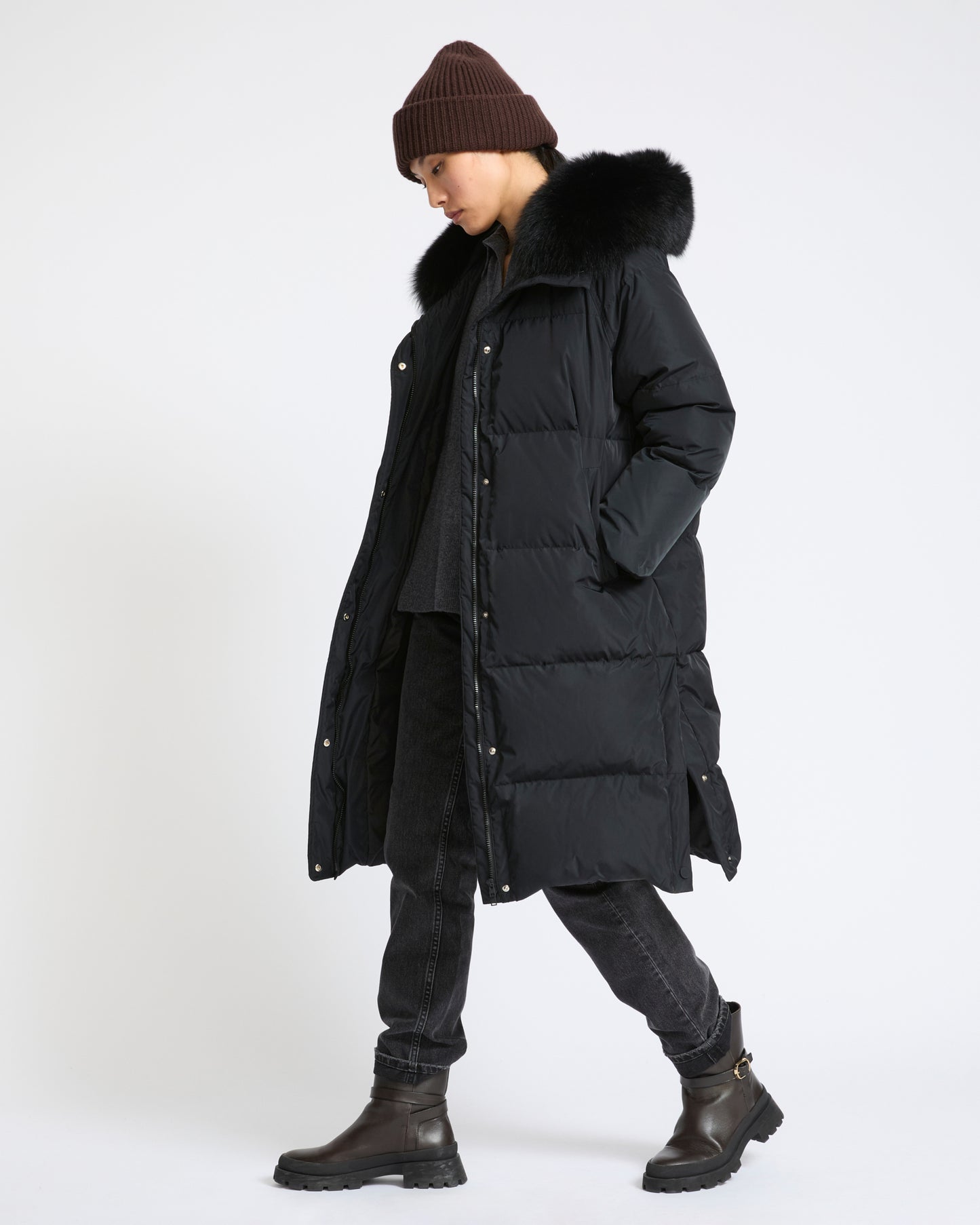 Doudoune longue en tissu technique imperméable avec fourrure de renard- Yves Salomon - Nouvelle collection Automne Hiver