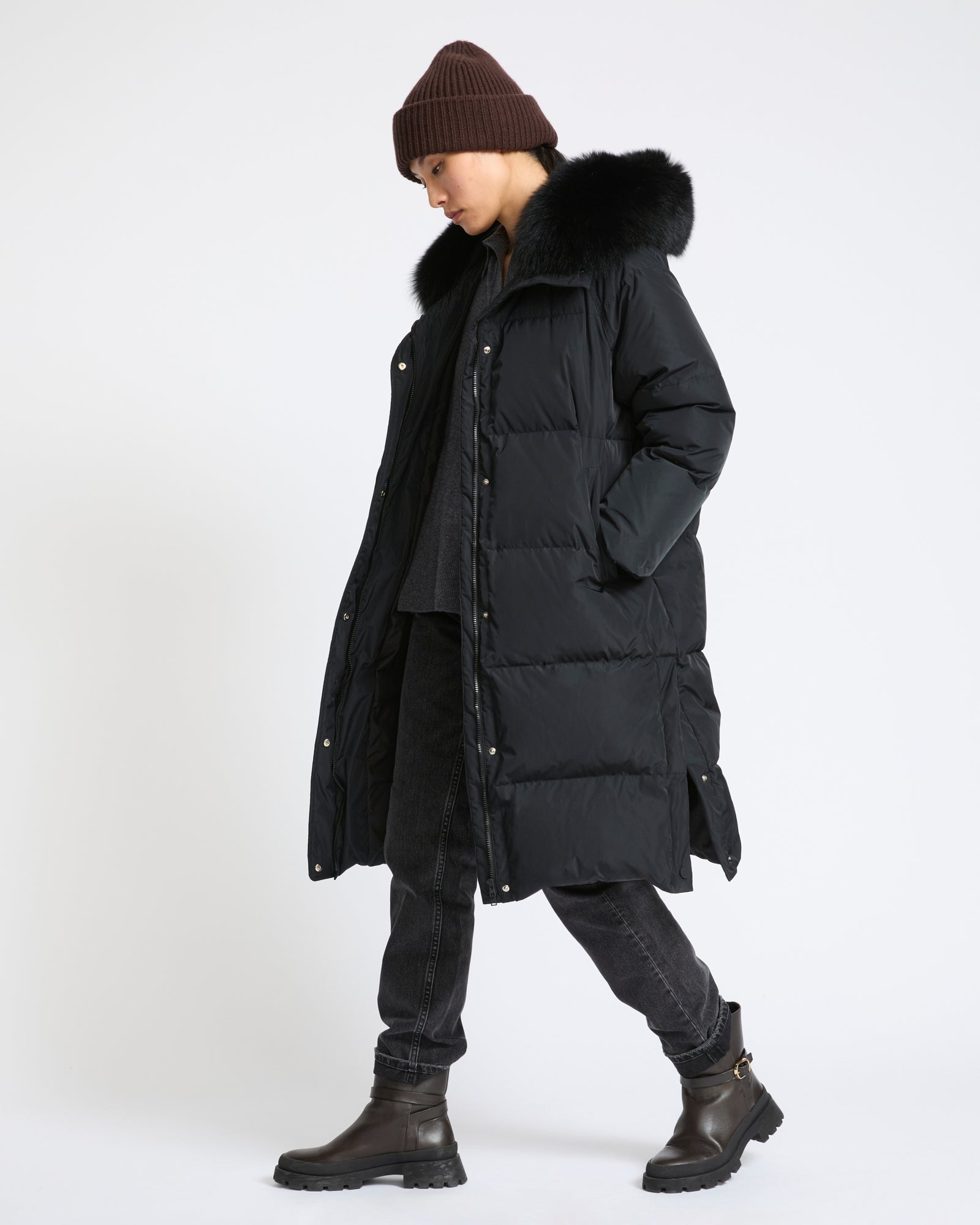 Doudoune longue en tissu technique imperméable avec fourrure de renard- Yves Salomon - Nouvelle collection Automne Hiver