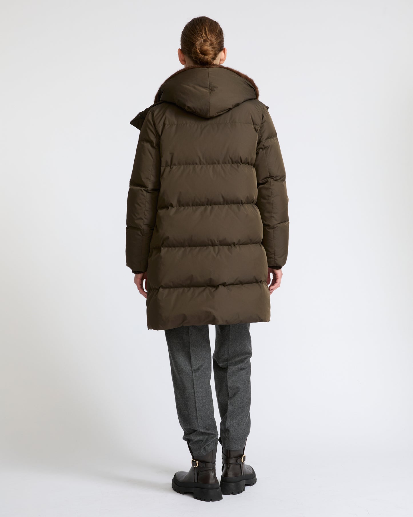 Doudoune longue en tissu technique déperlant avec plastron en fourrure de vison- Yves Salomon - Nouvelle collection Automne Hiver