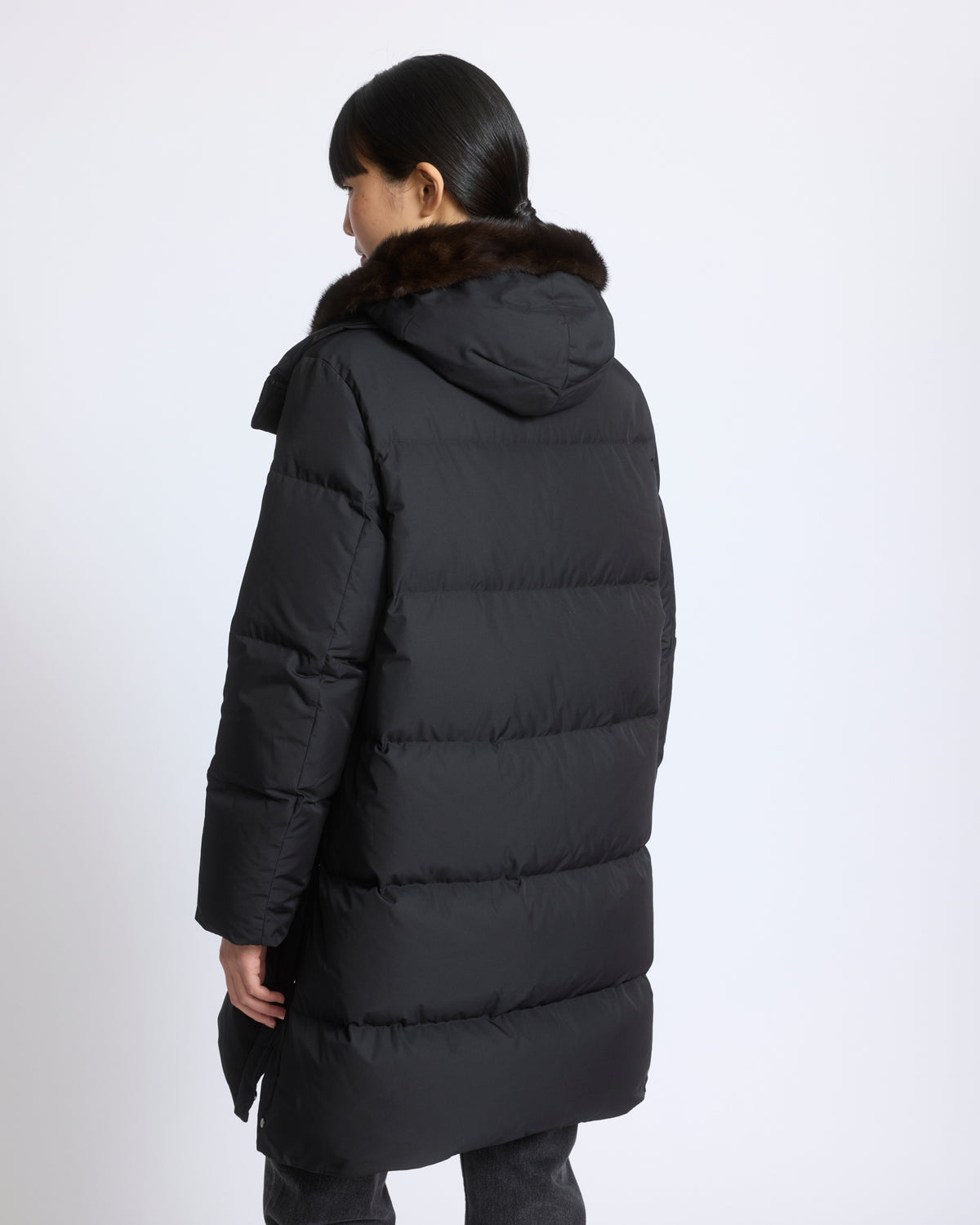 Doudoune longue en tissu technique déperlant avec plastron en fourrure de vison - Yves Salomon - Nouvelle collection Automne Hiver