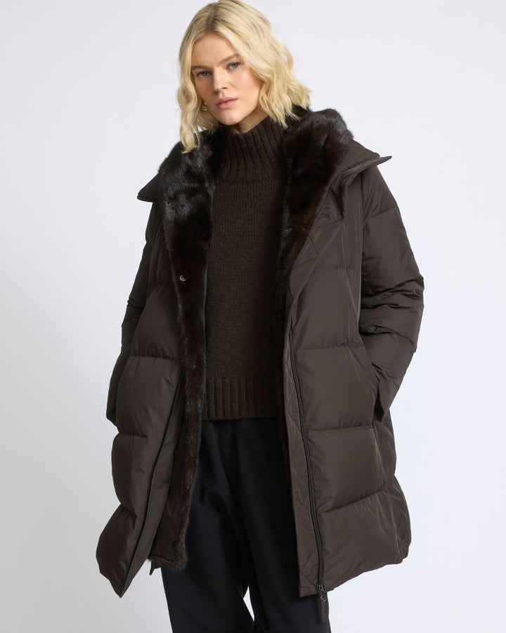 Doudoune longue en tissu technique déperlant avec plastron en fourrure de vison - Yves Salomon - Nouvelle collection Automne Hiver