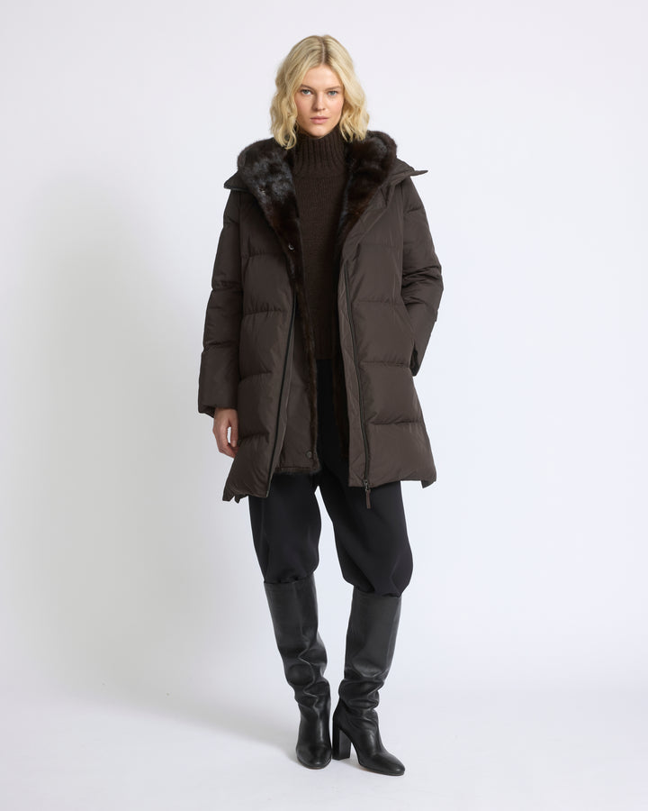 Doudoune longue en tissu technique déperlant avec plastron en fourrure de vison - Yves Salomon - Nouvelle collection Automne Hiver