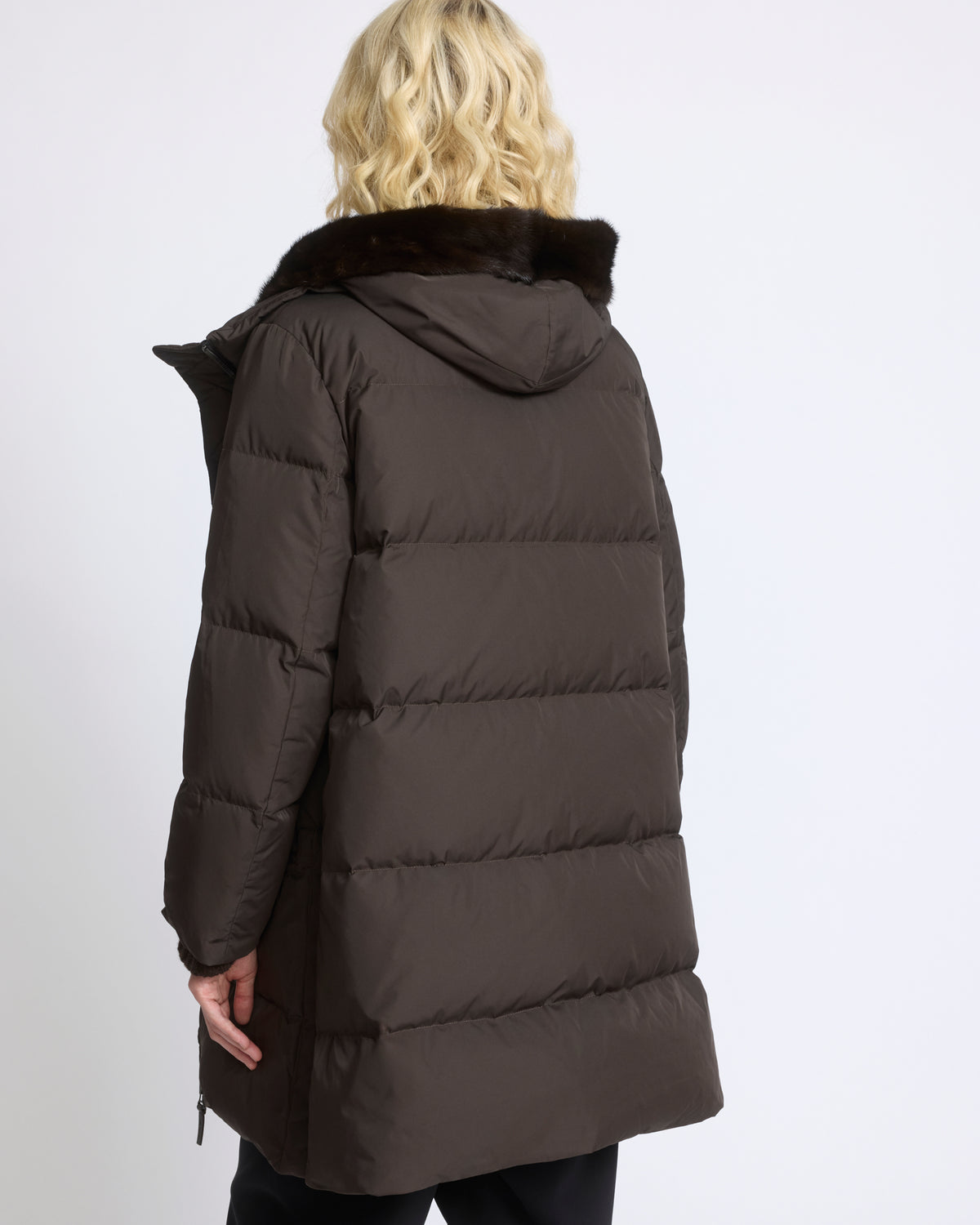 Doudoune longue en tissu technique déperlant avec plastron en fourrure de vison - Yves Salomon - Nouvelle collection Automne Hiver