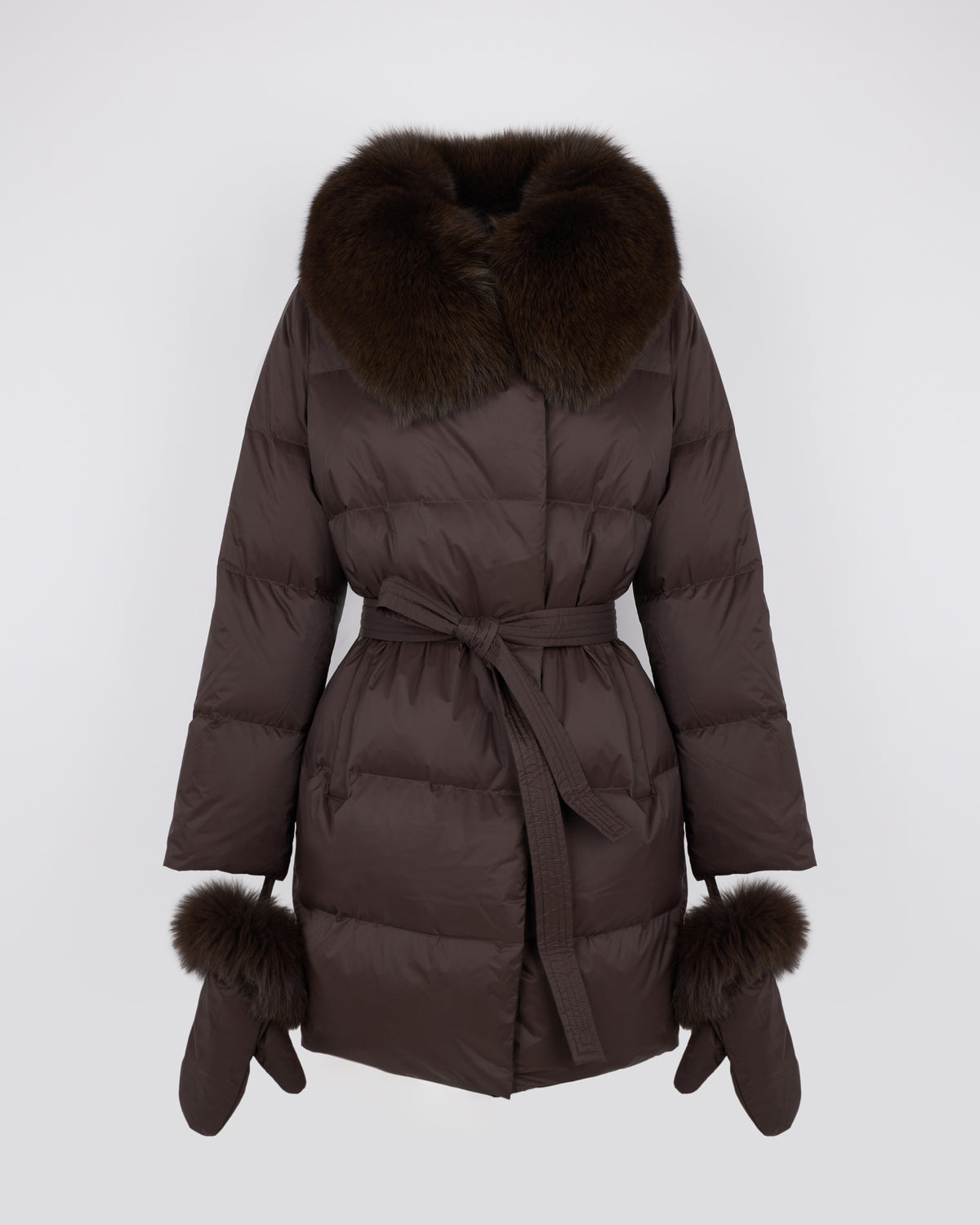Doudoune longue ceinturée en tissu technique imperméable avec col en fourrure de renard - Yves Salomon - Nouvelle collection Automne Hiver