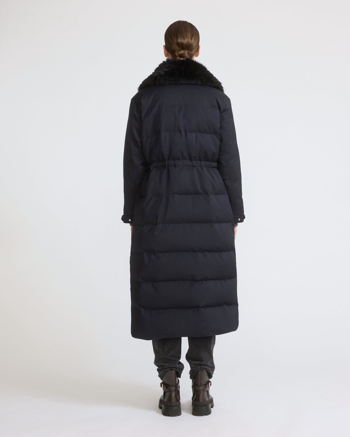 Doudoune longue en tissu technique en laine mélangée imperméable avec col en peau lainée d'agneau - Yves Salomon - Nouvelle collection Automne Hiver