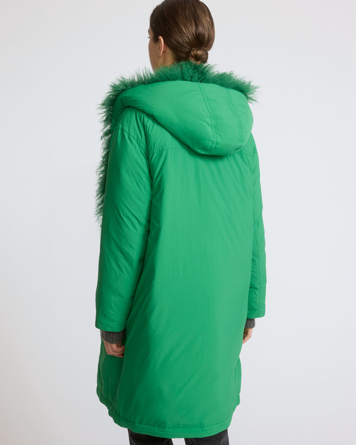 Doudoune longue lisse à capuche intérieur en agneau long poil frisé - Yves Salomon - Nouvelle collection Automne Hiver