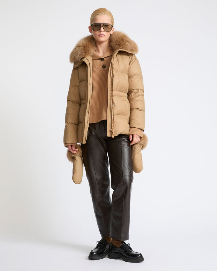 Doudoune en tissu technique imperméable avec col et moufles en fourrure de renard- Yves Salomon - Nouvelle collection Automne Hiver