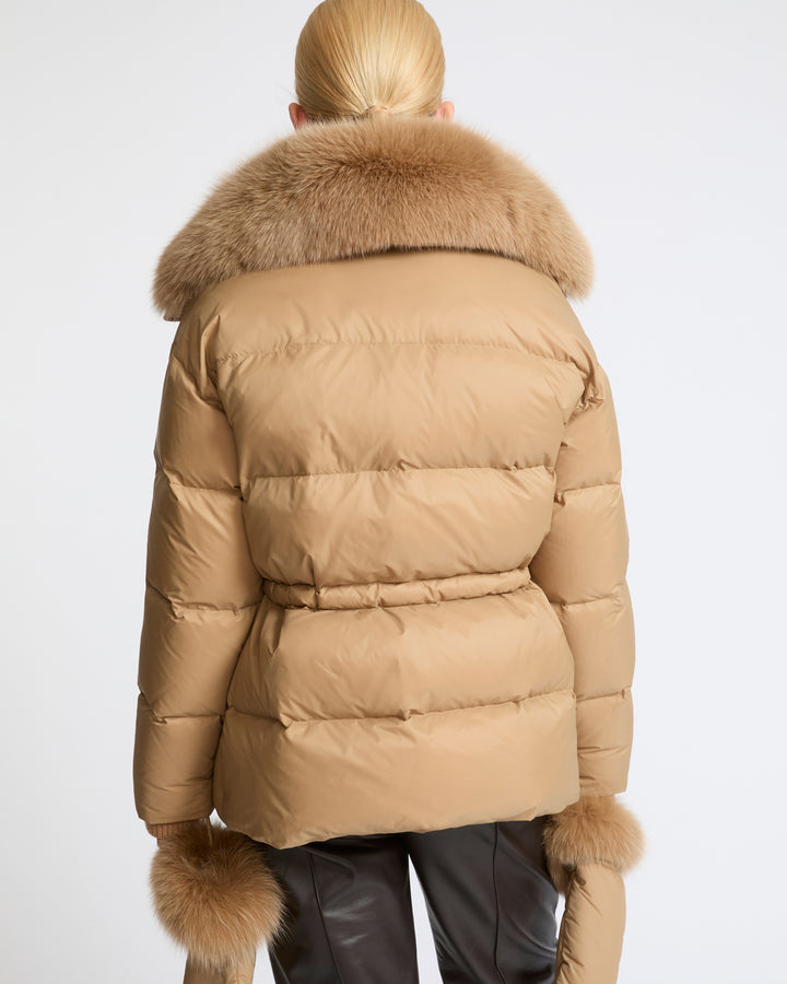 Doudoune en tissu technique imperméable avec col et moufles en fourrure de renard- Yves Salomon - Nouvelle collection Automne Hiver