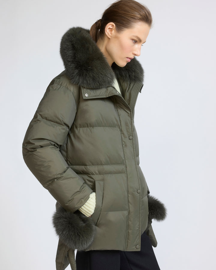 Doudoune en tissu technique imperméable avec col et moufles en fourrure de renard