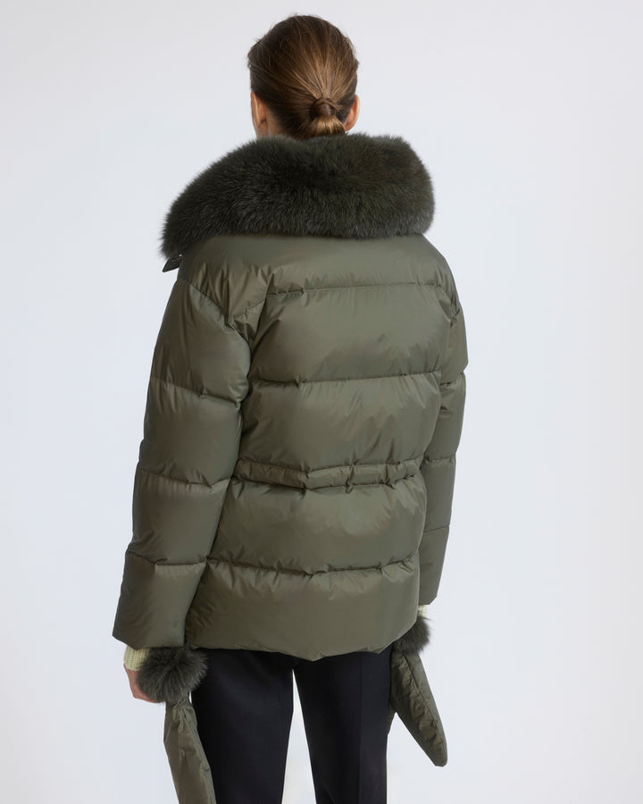 Doudoune en tissu technique imperméable avec col et moufles en fourrure de renard