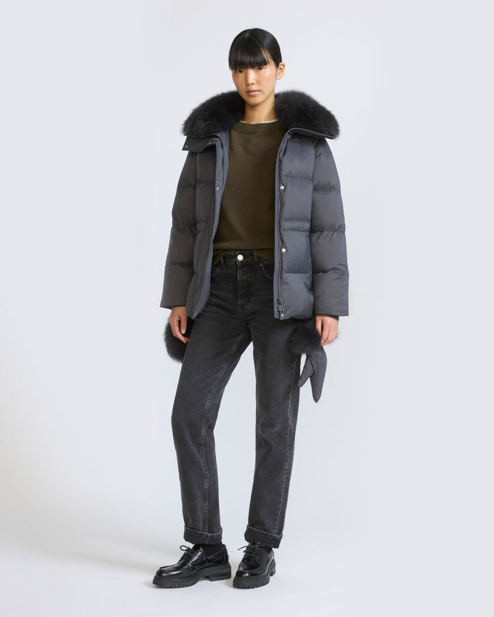 Doudoune en tissu technique imperméable avec col et moufles en fourrure de renard