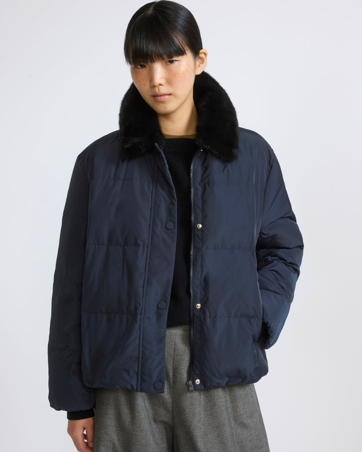 Doudoune courte en tissu technique imperméable avec col en fourrure de vison