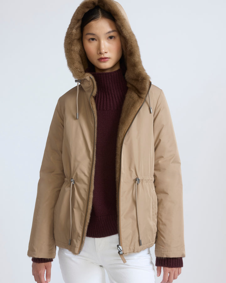 Veste à capuche en tissu technique déperlant réversible avec fourrure de vison