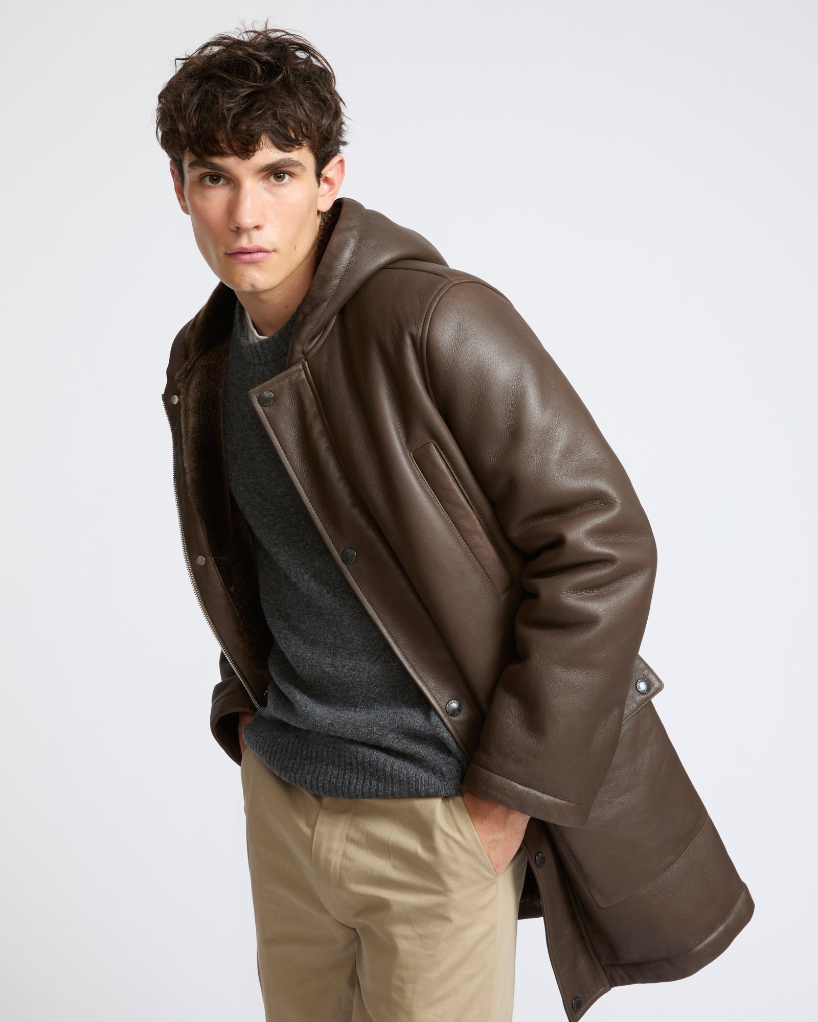 Manteau à capuche en peau lainée d'agneau soyeux à laine raide- Yves Salomon - Nouvelle collection Automne Hiver