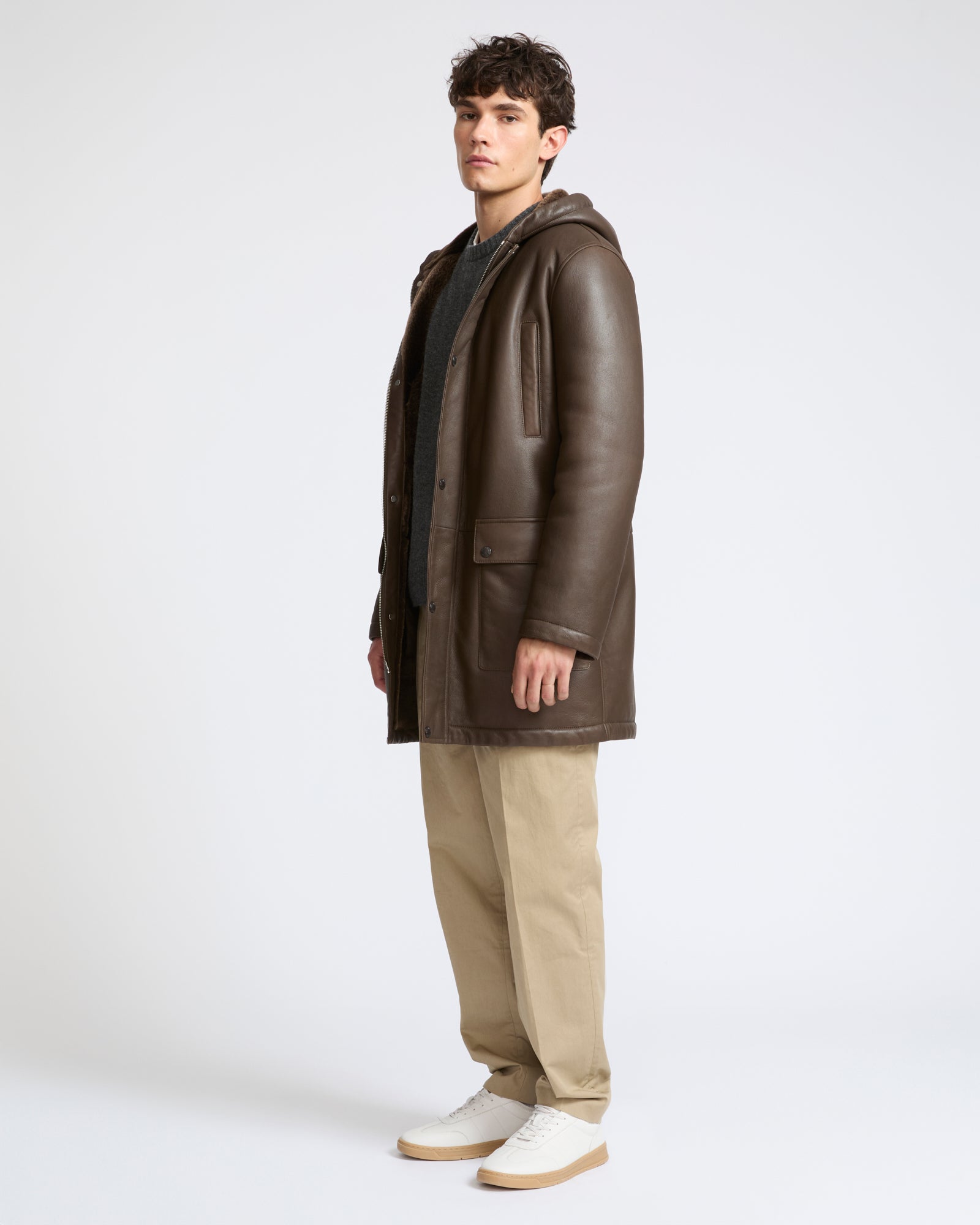 Manteau à capuche en peau lainée d'agneau soyeux à laine raide- Yves Salomon - Nouvelle collection Automne Hiver