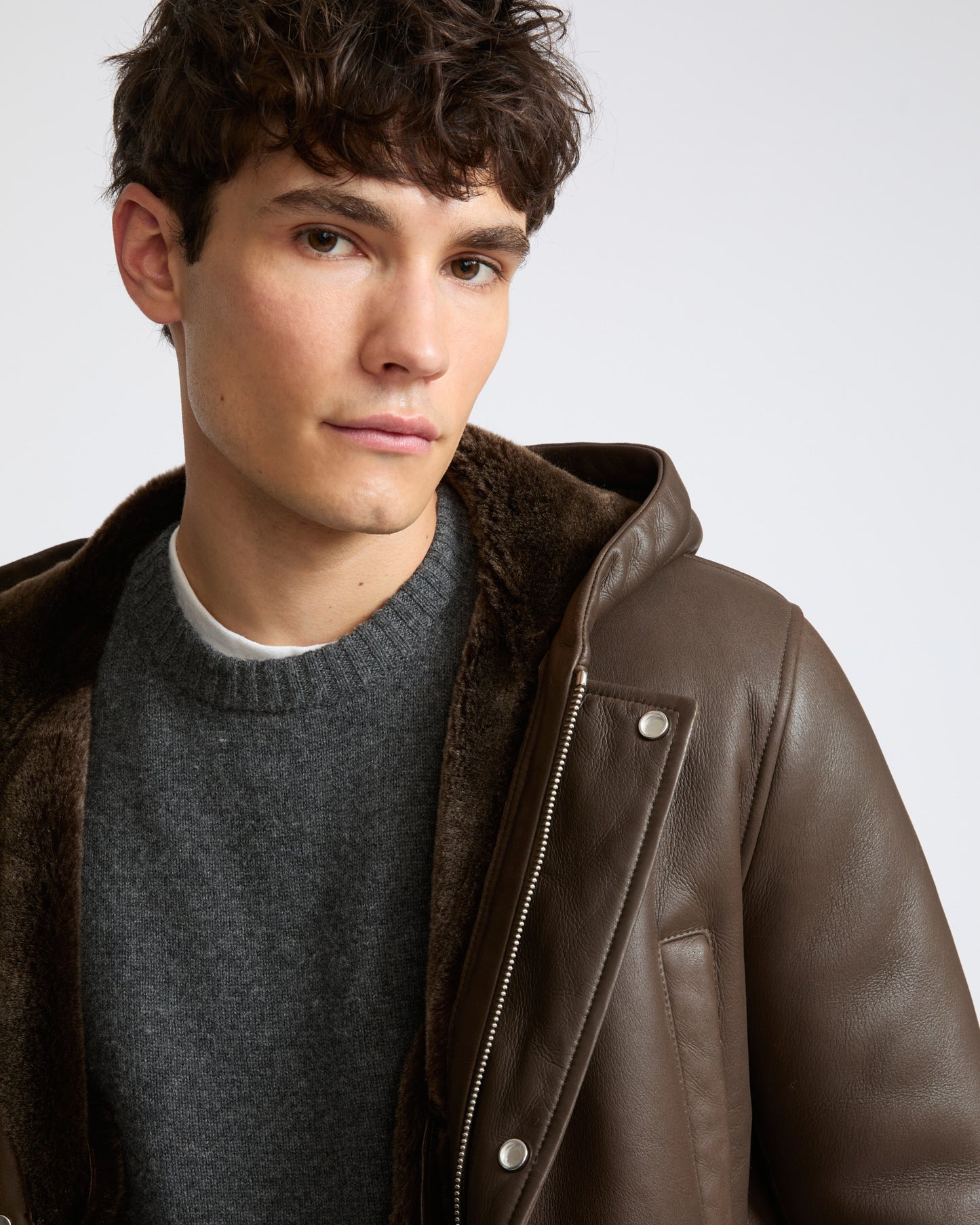 Manteau à capuche en peau lainée d'agneau soyeux à laine raide- Yves Salomon - Nouvelle collection Automne Hiver