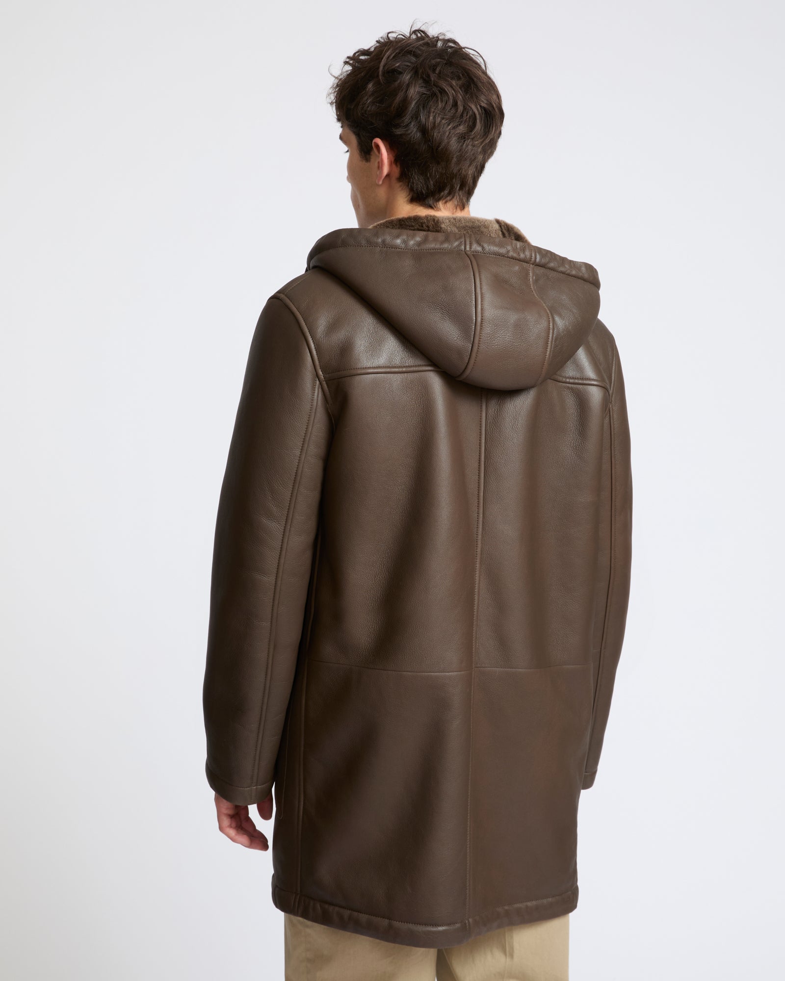 Manteau à capuche en peau lainée d'agneau soyeux à laine raide- Yves Salomon - Nouvelle collection Automne Hiver