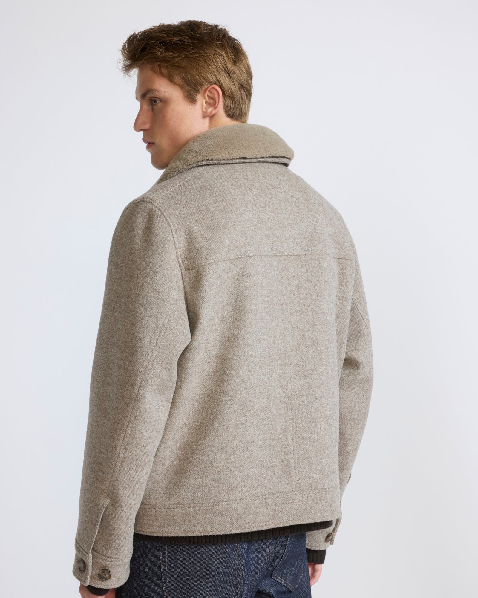 Veste en tissu en lainage chevron avec col en peau lainée d'agneau