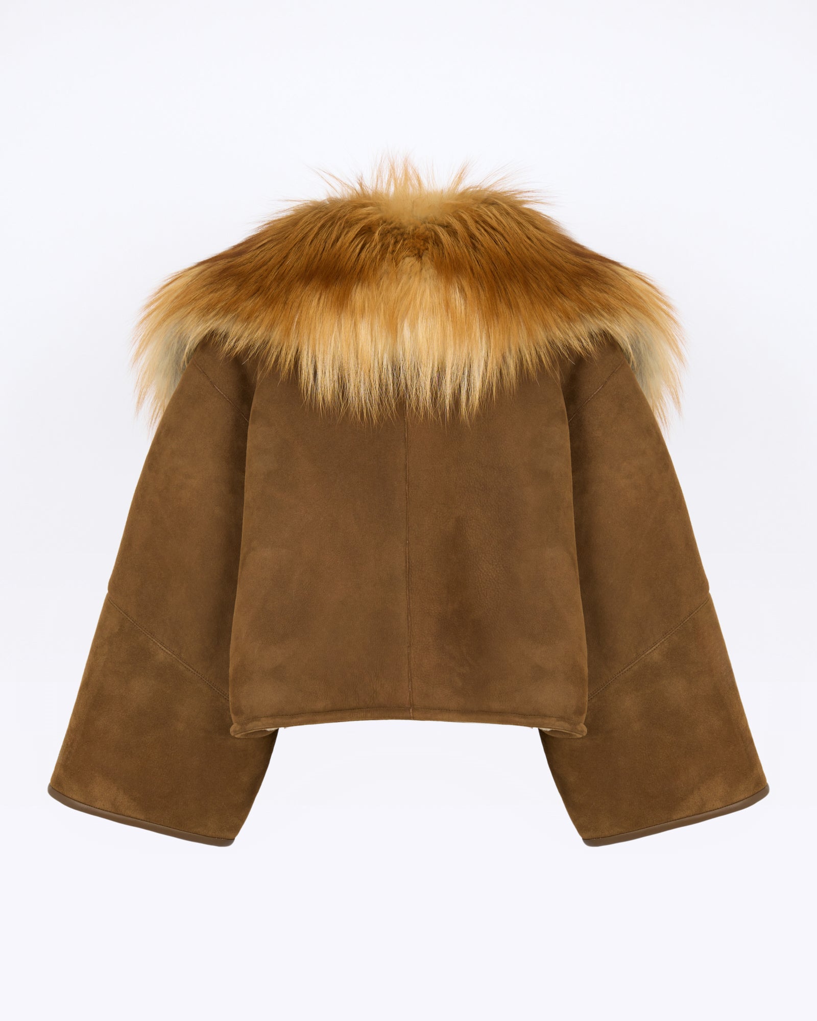 Cape en peau lainée d'agneau et col en fourrure de renard - Yves Salomon - Nouvelle collection Automne Hiver