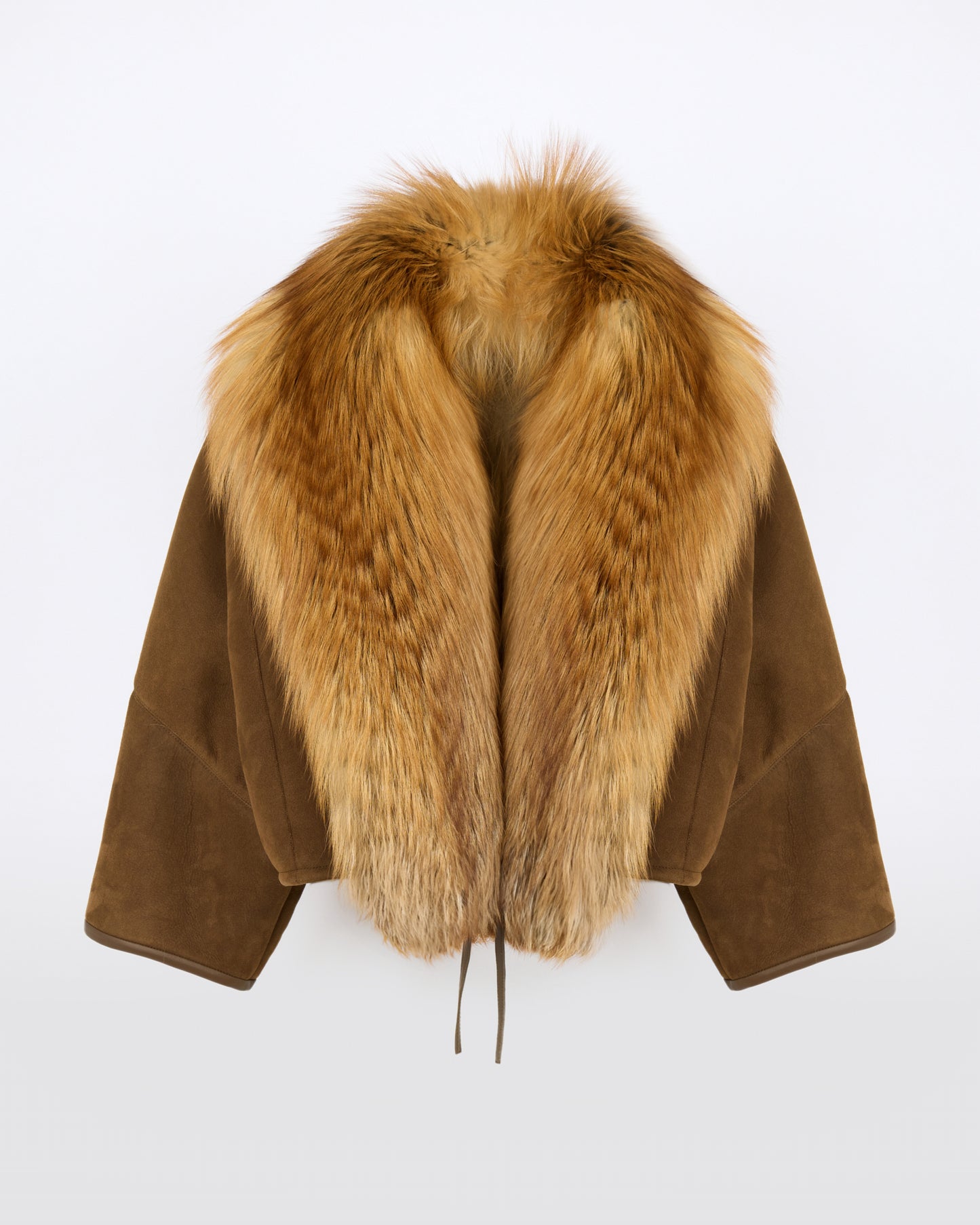 Cape en peau lainée d'agneau et col en fourrure de renard - Yves Salomon - Nouvelle collection Automne Hiver