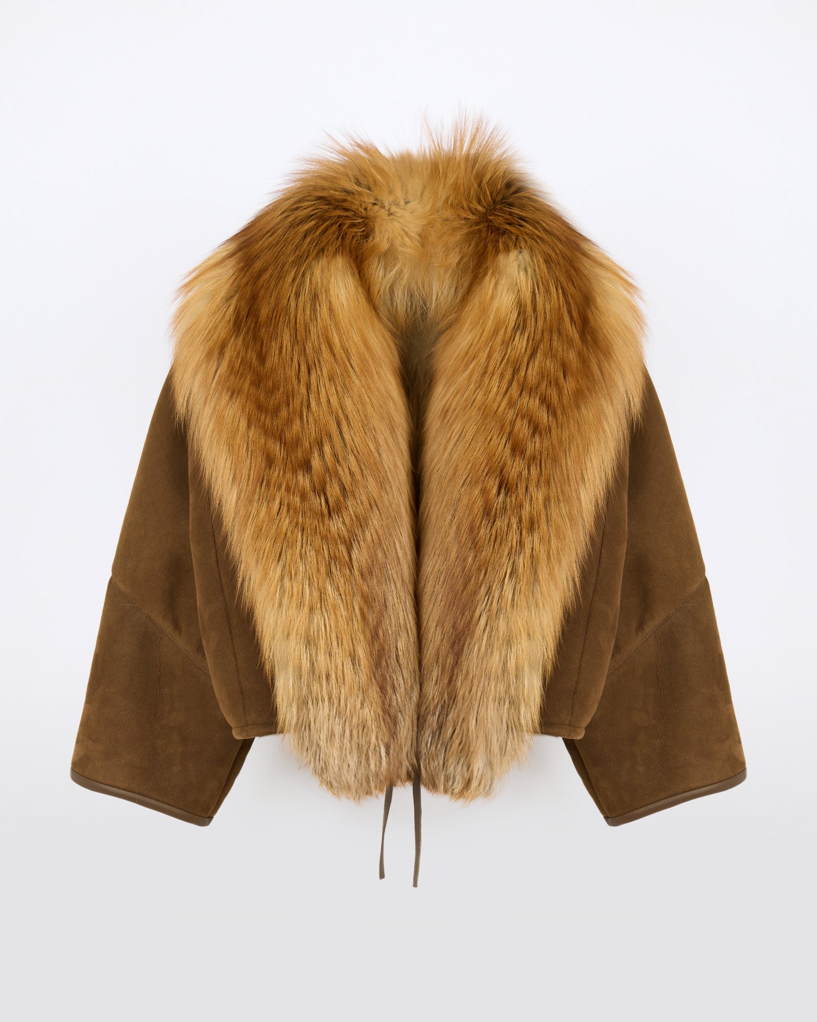 Cape en peau lainée d'agneau et col en fourrure de renard - Yves Salomon - Nouvelle collection Automne Hiver