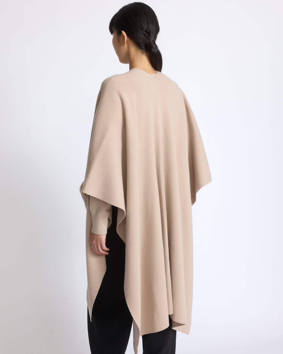 Poncho en maille Mérinos et fourrure de vison - Yves Salomon - Nouvelle collection Automne Hiver