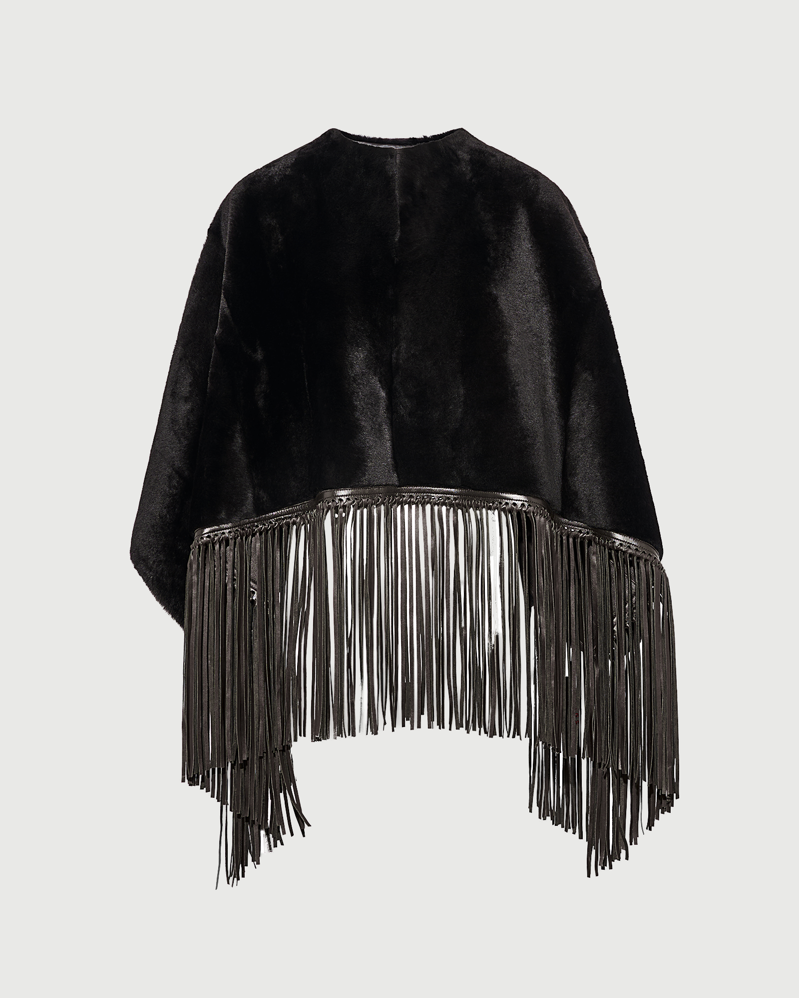 Cape à franges en peau lainée d'agneau- Yves Salomon - Nouvelle collection Automne Hiver